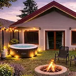 Romantic House With Jakuzzi Apartment *