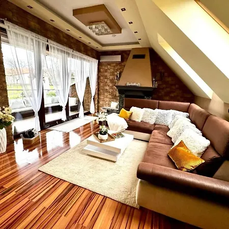 Csaladi Wellness Apartment *