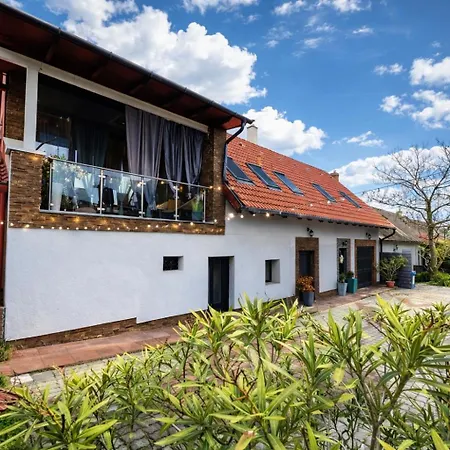 Romantic House With Jakuzzi Appartement Veszprémfajsz