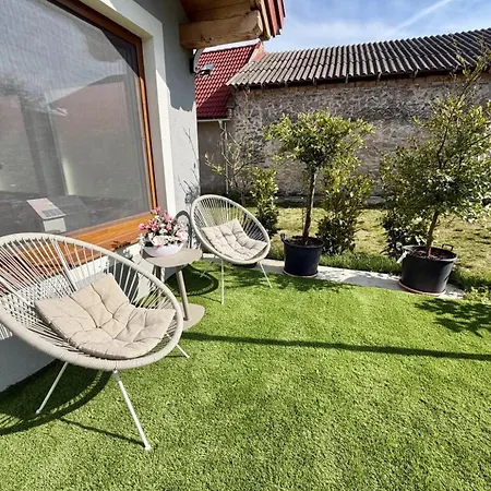 Romantic House With Jakuzzi Appartement